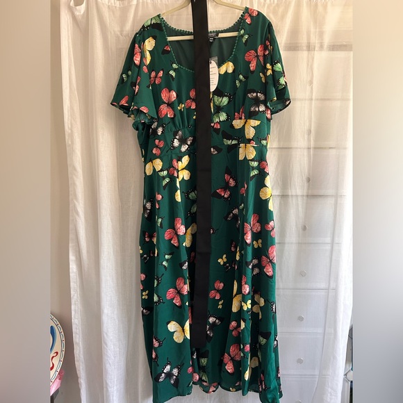 Uniquely vintage butterfly dress - Picture 8 of 9